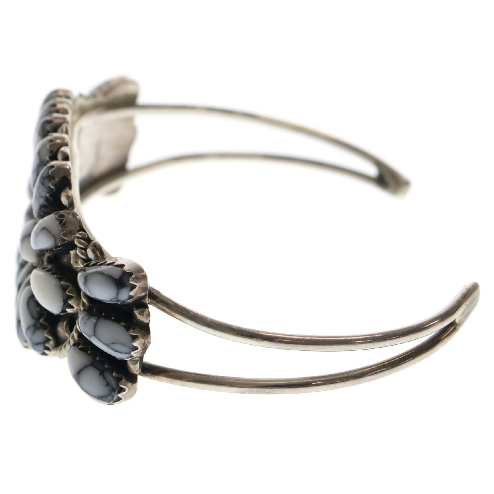 INDIAN JEWELRY(インディアンジュエリー) ナバホ族 ホワイトバッファロー ターコイズ付き バングル シルバー