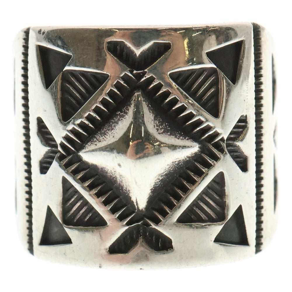 INDIAN JEWELRY(インディアンジュエリー) ナバホ族 Harrison Jim ハリソン・ジム作 スタンプワークリング シルバー