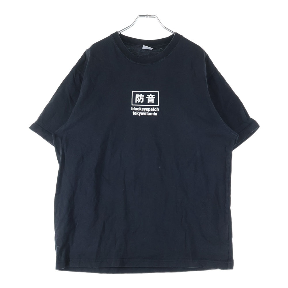 THE BLACK EYE PATCH(ブラックアイパッチ) ×tokyovitamin防音プリント 半袖Tシャツ ブラック