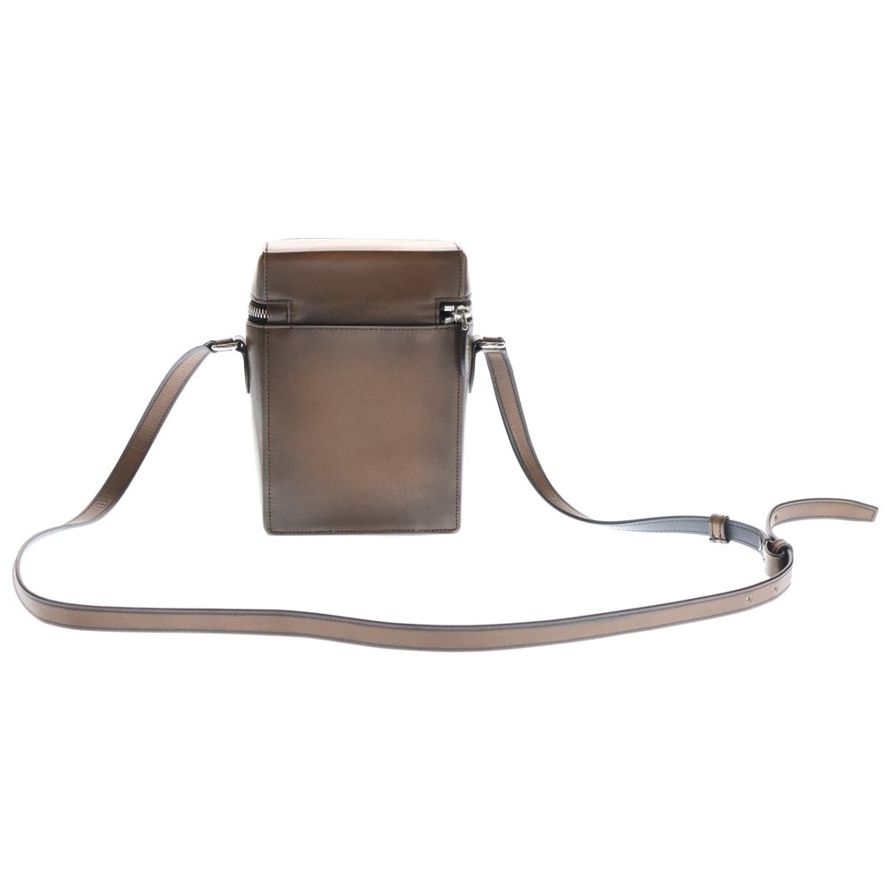 Berluti(ベルルッティ) スクリットスワイプ カリグラフィー ヴェネチアレザー ショルダーバッグ ブラウン