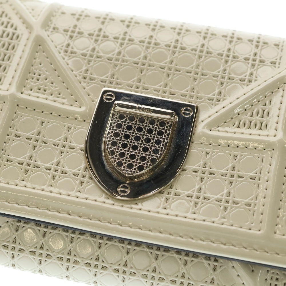 Christian Dior(クリスチャンディオール) DIORAMA ディオラマ レザー三つ折り財布 コンパクトウォレット ホワイト 10-BO-1106 レディース