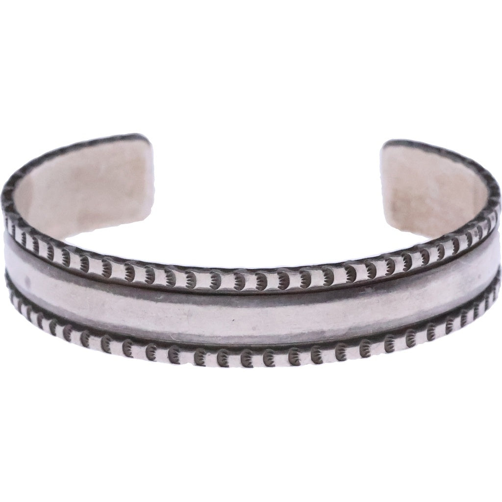INDIAN JEWELRY(インディアンジュエリー) ナバホ族 ワークシルバーバングル シルバー