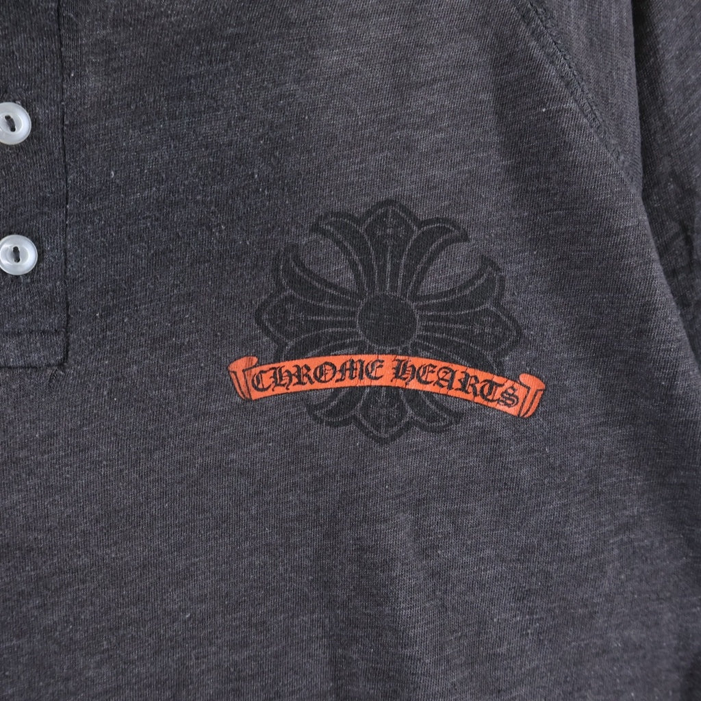 CHROME HEARTS(クロムハーツ) OLD CH PLUS L/S TEE CHプラス スクロールラベルプリント コットン ヘンリーネック 七分袖Tシャツ 長袖カットソー グレー レディース