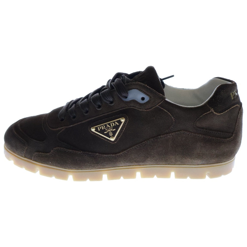 PRADA(プラダ) 三角ロゴプレート付き フェイデッドスエード ローカットスニーカー 2EG459 ブラウン