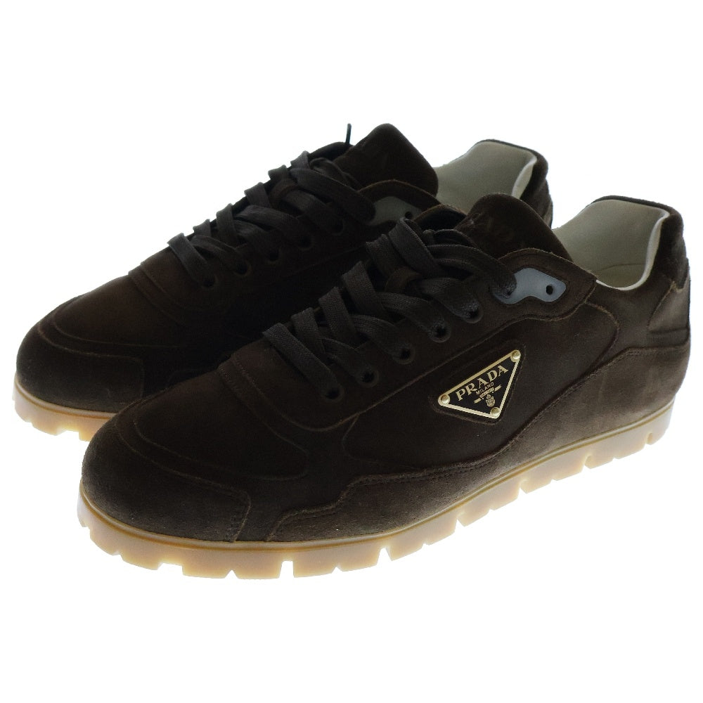 PRADA(プラダ) 三角ロゴプレート付き フェイデッドスエード ローカットスニーカー 2EG459 ブラウン