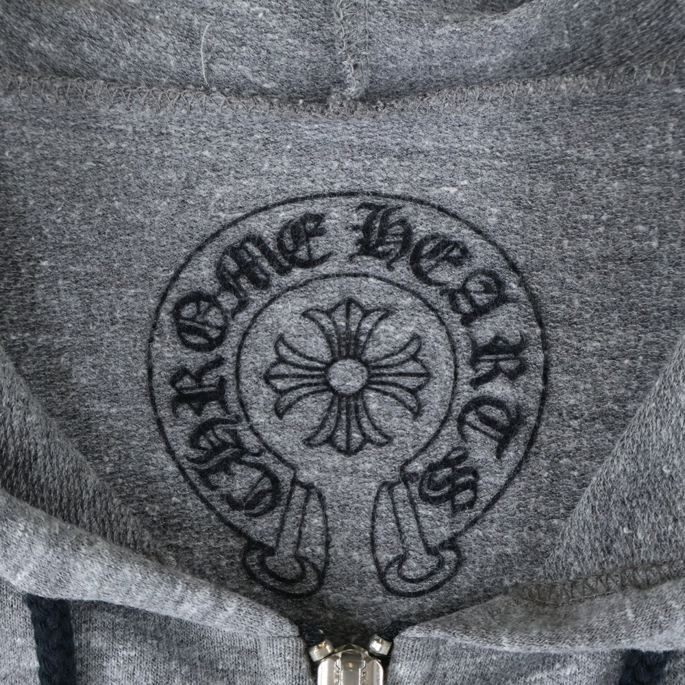 CHROME HEARTS(クロムハーツ) CH PLUS バックCHプラスプリント ダガージップ パーカー グレー