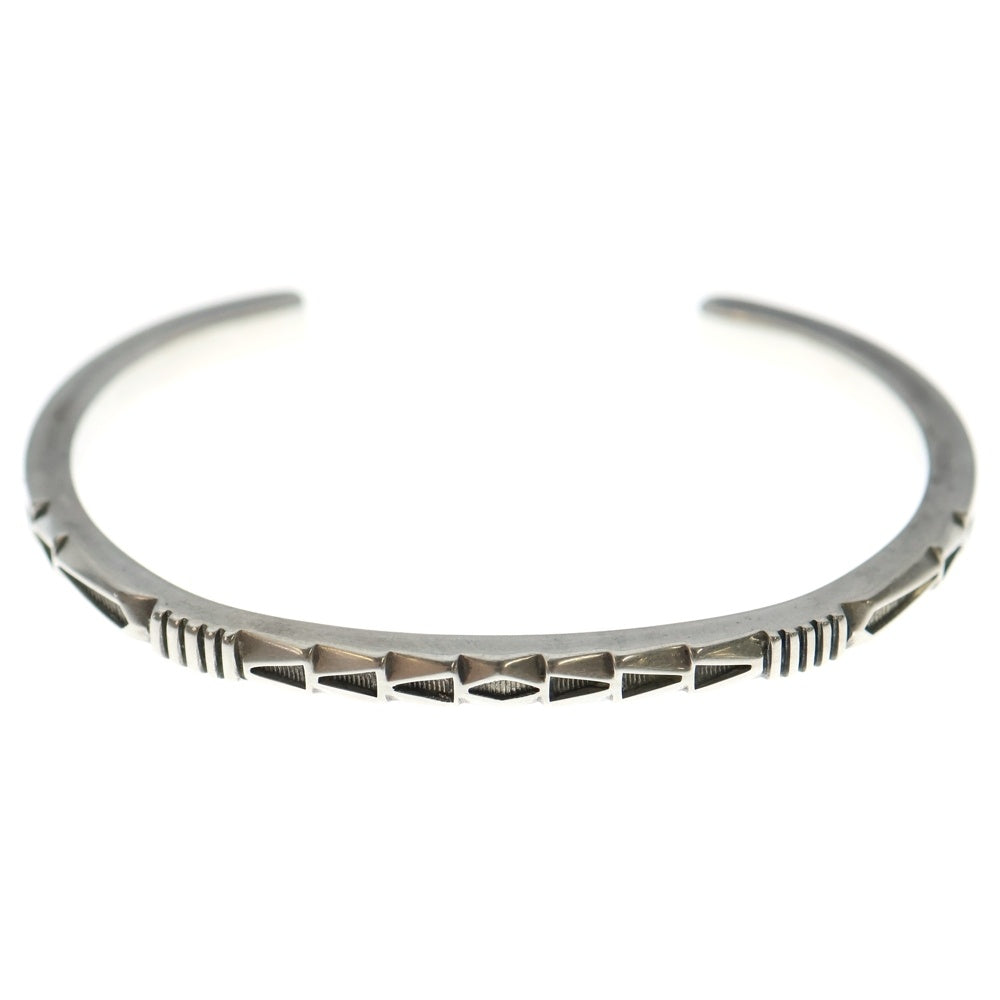 INDIAN JEWELRY(インディアンジュエリー) ナバホ族 ジェニファーカーティス スタンプワークバングル シルバー