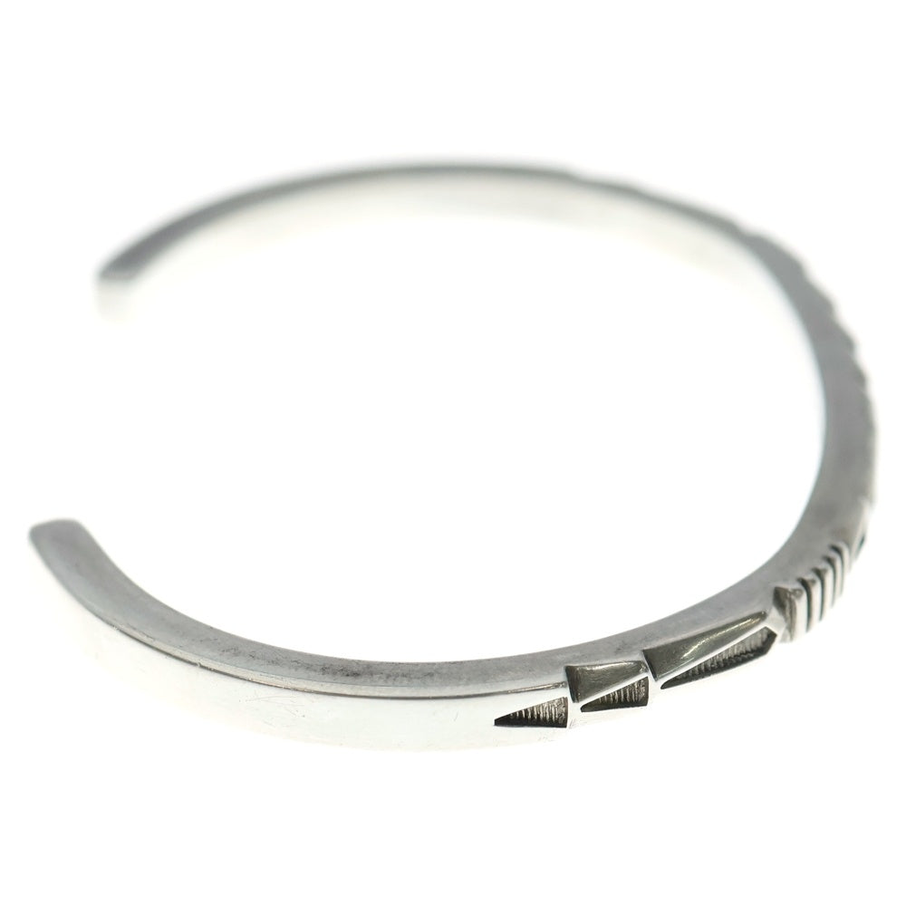 INDIAN JEWELRY(インディアンジュエリー) ナバホ族 ジェニファーカーティス スタンプワークバングル シルバー