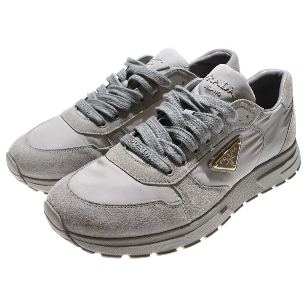 PRADA(プラダ) Prax 2.0 Re-nylon And Suede Sneakers Prax 2.0 リナイロン&スエード 三角ロゴ付きスニーカー グレー