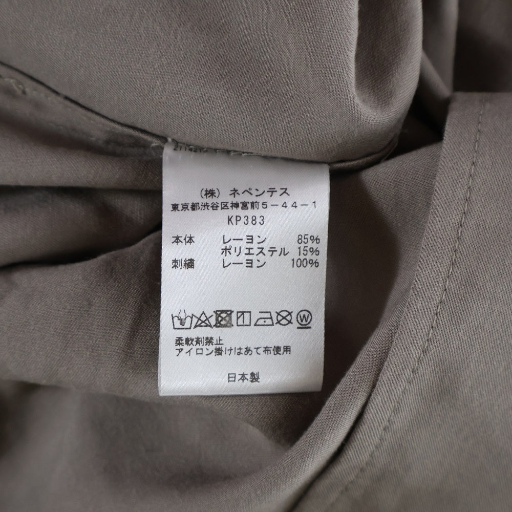 Needles(ニードルス) フロント刺繍 半袖シャツ ベージュ