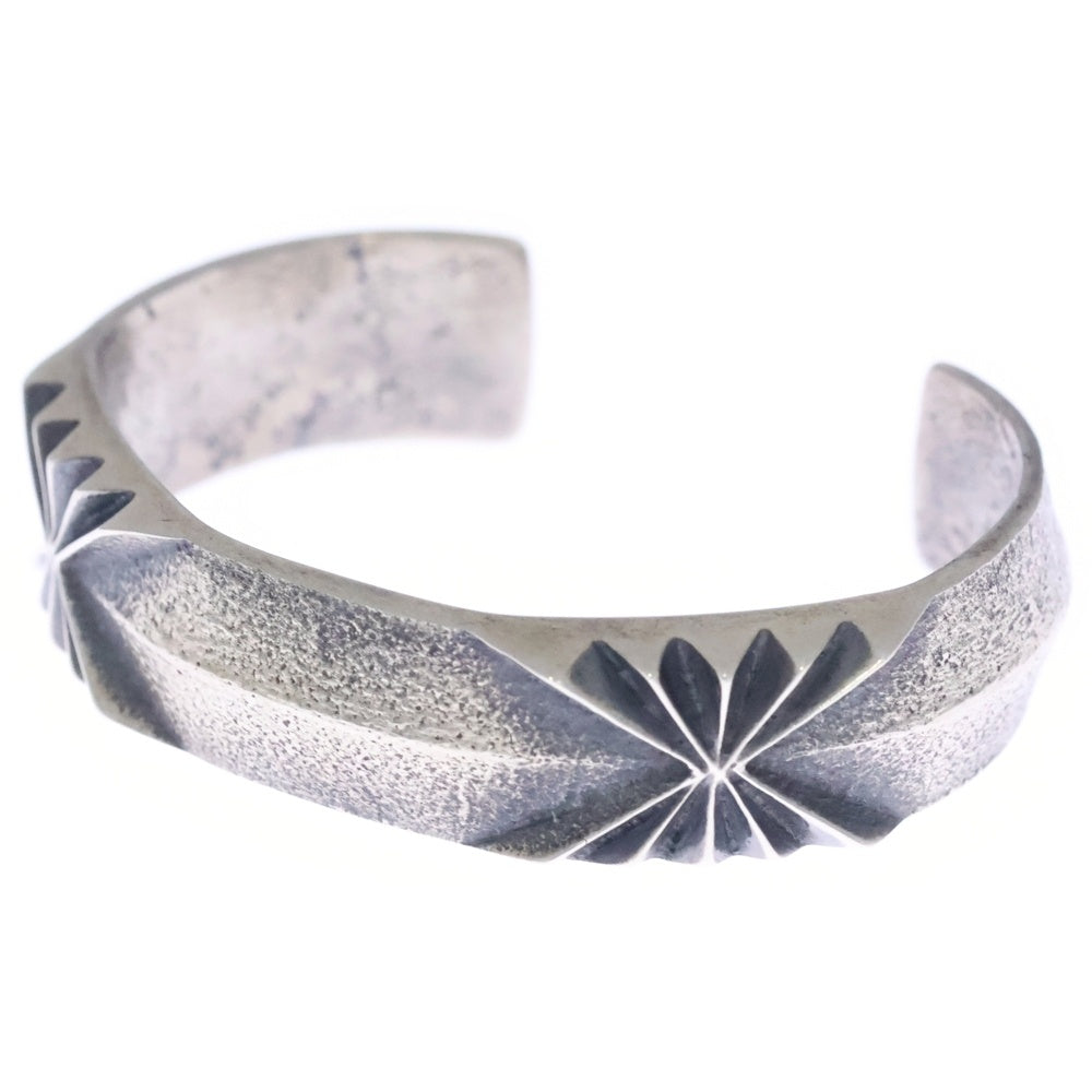 INDIAN JEWELRY(インディアンジュエリー) ナバホ族 Aaron Anderson アーロンアンダーソン作 トゥファキャスト バングル シルバー