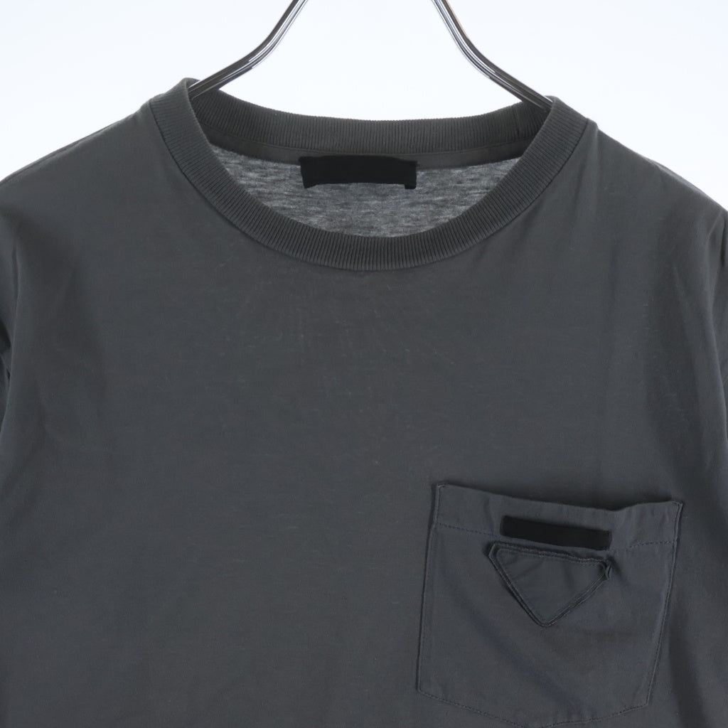 PRADA(プラダ) トライアングルロゴポケット 半袖Tシャツ グレー UJN677 S202