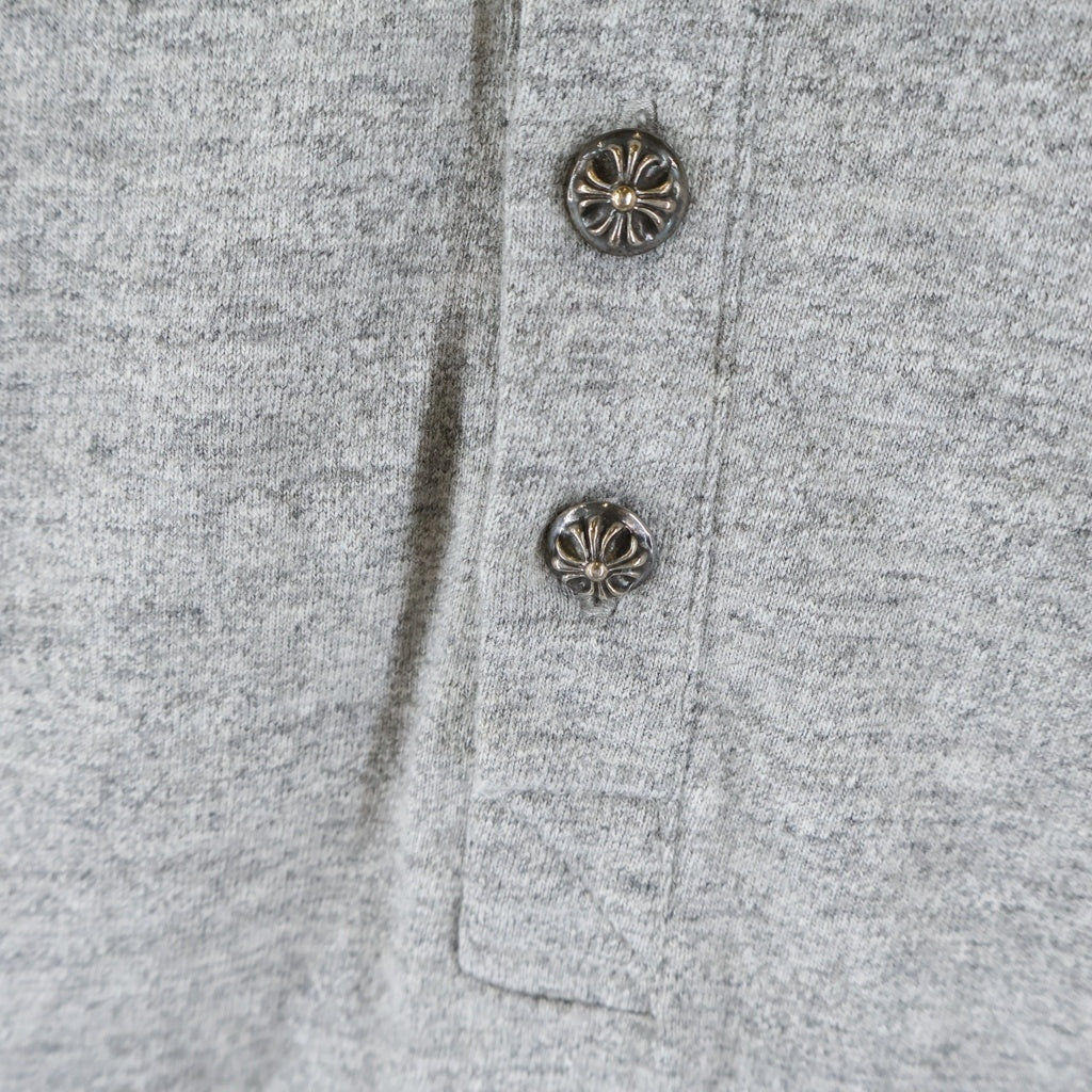 CHROME HEARTS(クロムハーツ) Y-NOT Embroidery Henry Neck ヘンリーネック クロスボールボタン レザークロスパッチ ラグラン 長袖Tシャツ カットソー グレー/ネイビー