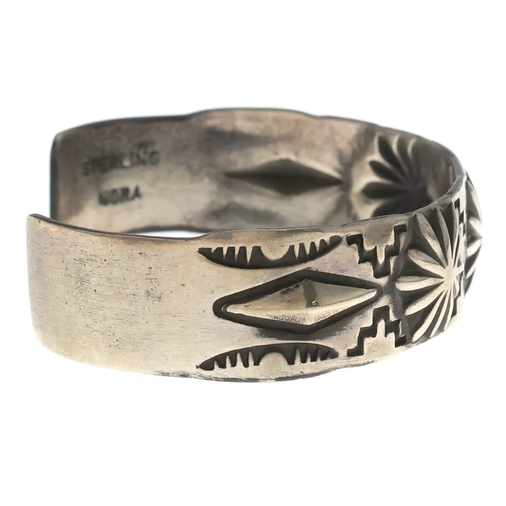 INDIAN JEWELRY(インディアンジュエリー) ナバホ族 ノラ タへ バングル シルバー