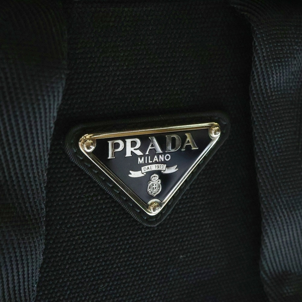 PRADA(プラダ) トライアングルロゴプレート テスートナイロン バックパック リュックサック シルバー金具 ブラック V136