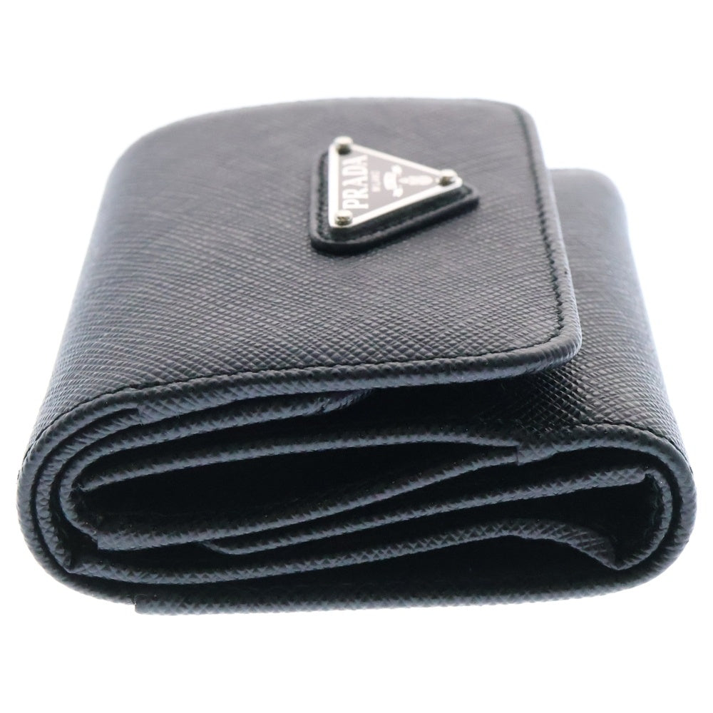 PRADA(プラダ) トライアングルロゴ サフィアーノ レザーコンパクトウォレット 三つ折り財布 ブラック 2MH042