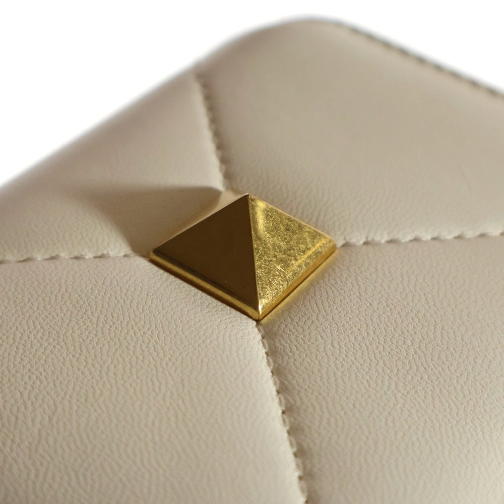 VALENTINO(ヴァレンティノ) ローマンスタッズ カラヴァーニ 2つ折り財布 コンパクトウォレット ゴールド金具 ホワイト レザー