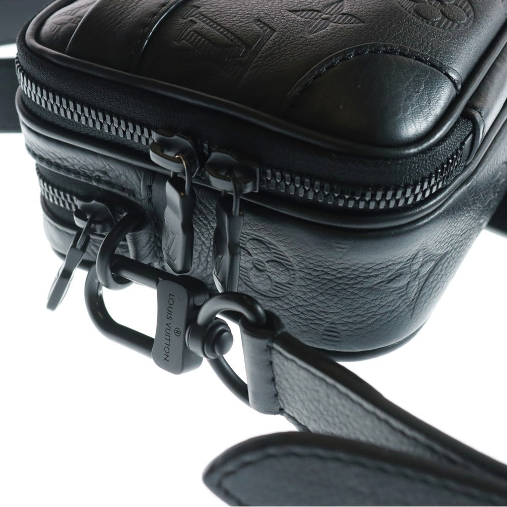 LOUIS VUITTON(ルイヴィトン) アルファ ウエアラブル ウォレット モノグラム シャドウ レザー ミニショルダー クロスボディ バッグ ブラック金具 ブラック M82544 RFID
