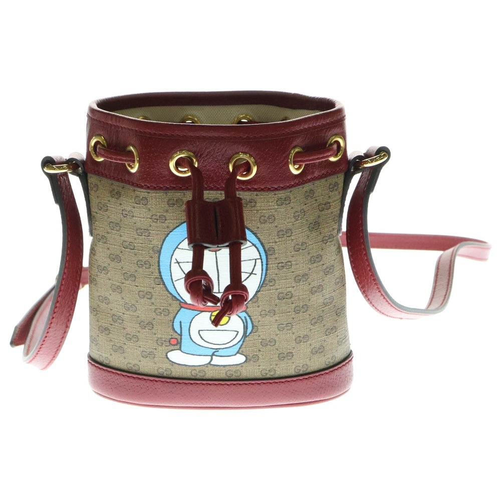 GUCCI(グッチ) ×ドラえもん マイクロ GG スプリーム ミニバケットバッグ ブラウン×チェリーレッド PVCレザー 647801