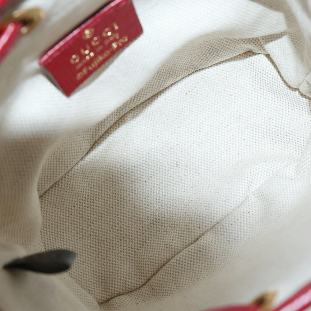 GUCCI(グッチ) ×ドラえもん マイクロ GG スプリーム ミニバケットバッグ ブラウン×チェリーレッド PVCレザー 647801