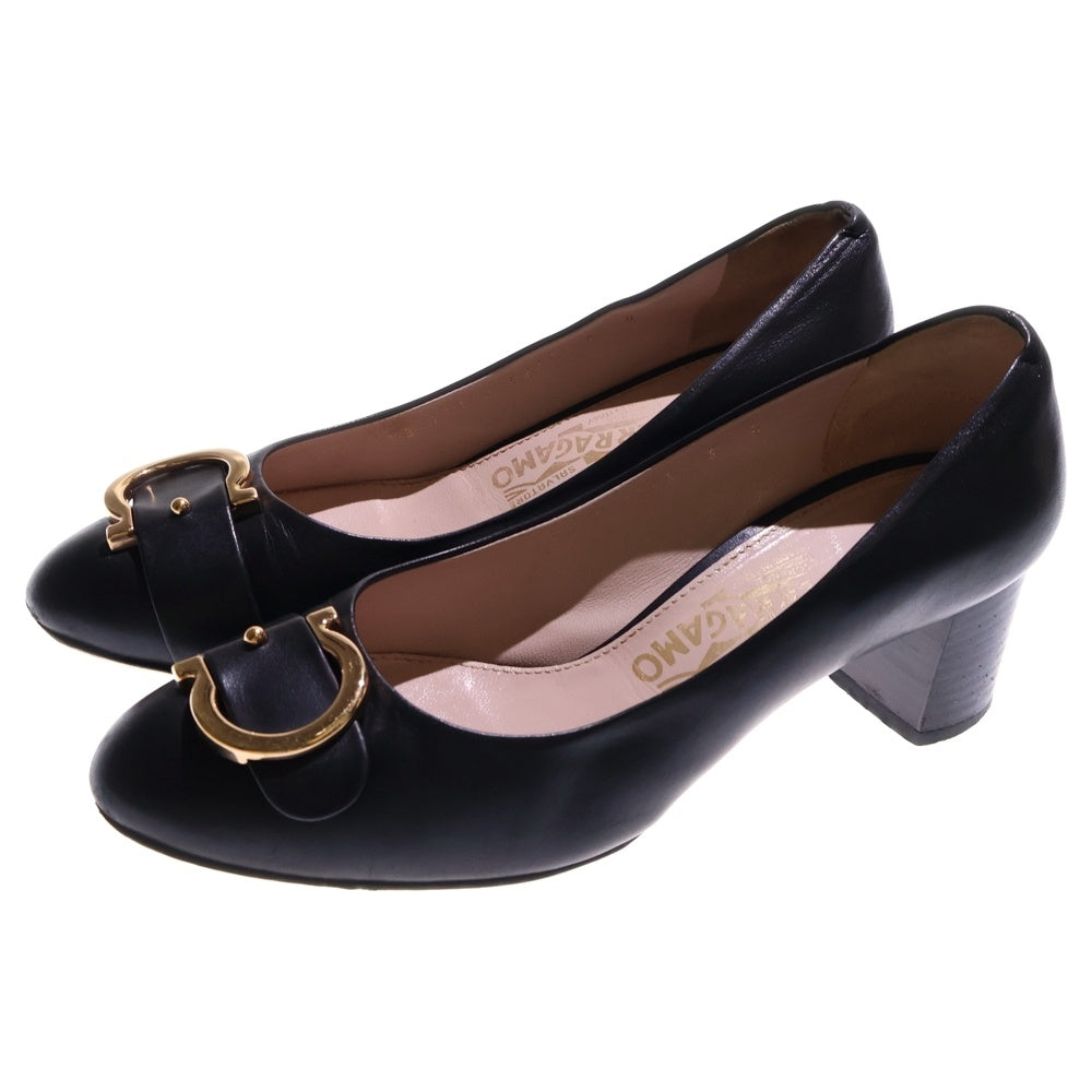 FERRAGAMO(フェラガモ) ガンチーニ バックル ベルトデザイン ヒール パンプス シューズ ゴールド金具 ブラック レディース