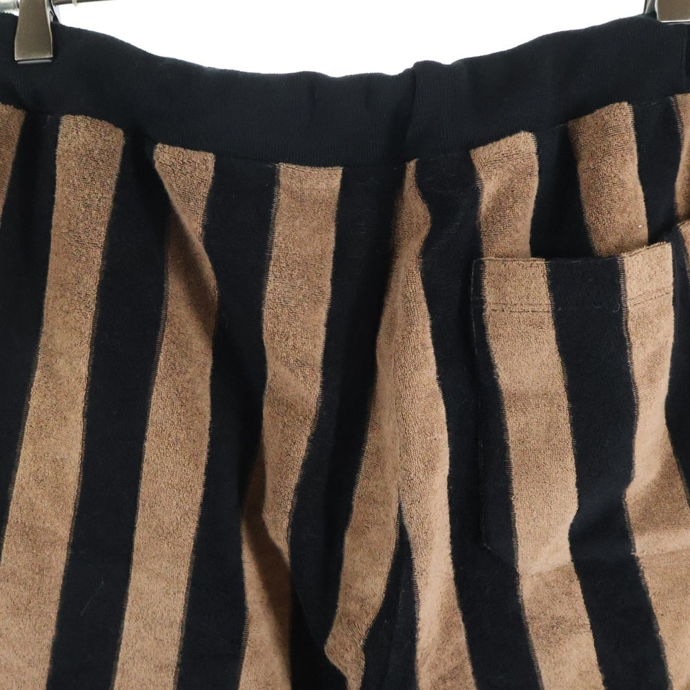 FENDI(フェンディ) 24SS FFロゴプレート ストライプ総柄 コットン パイル生地 ハーフ ショートパンツ ショーツ ブラック/ブラウン FB0689 ARYQ