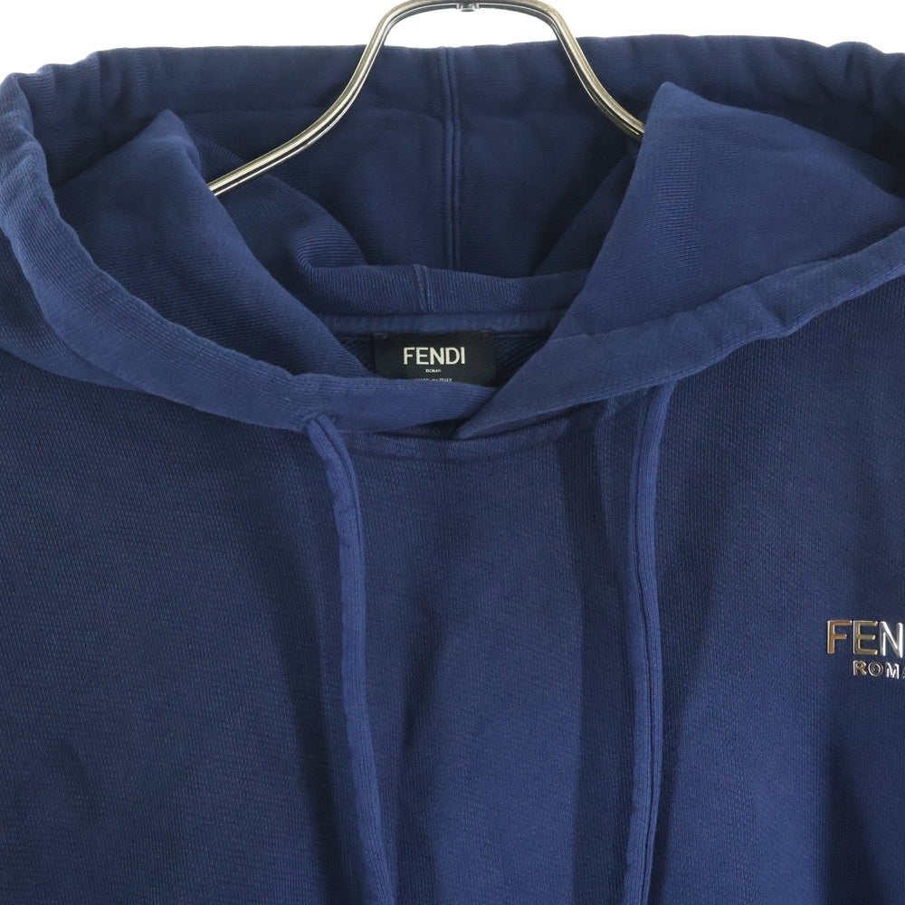 FENDI(フェンディ) 24AW ウォッシュ加工 メタルロゴプレート カットオフ プルオーバースウェットパーカー フーディー ネイビー FY1253 APM7