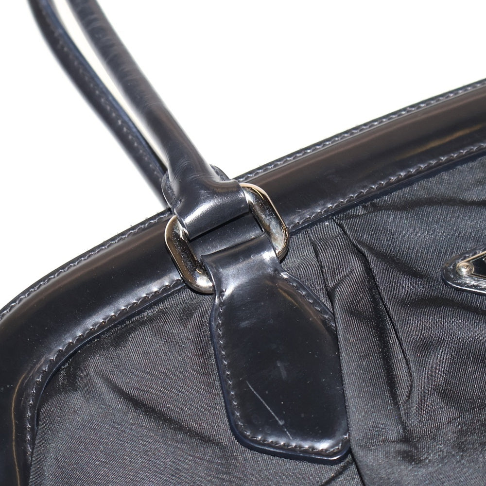 PRADA(プラダ) ナイロンロゴ三角プレート ハンドバッグ ブラック ナイロン×レザー シルバー金具