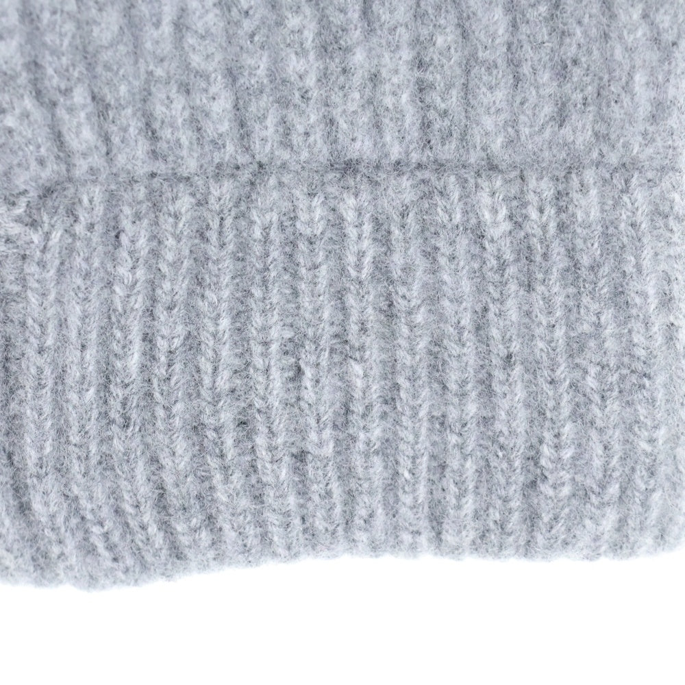 miumiu(ミュウミュウ) 23AW ロゴアップリケ カシミヤフーデッドジップアップショート丈ニットパーカー グレー MMF830