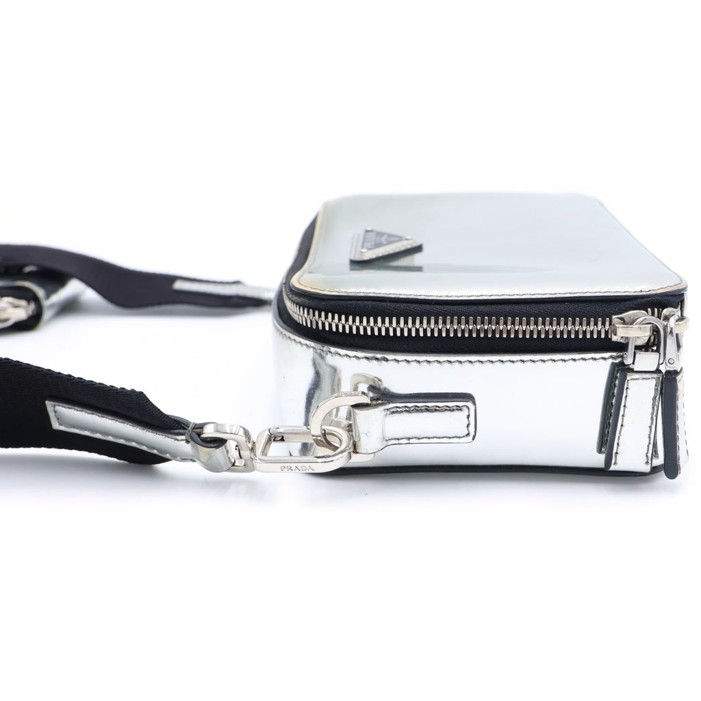 PRADA(プラダ) トライアングルロゴ ブリック ショルダーバッグ シルバー レザー 2VH070 シルバー金具