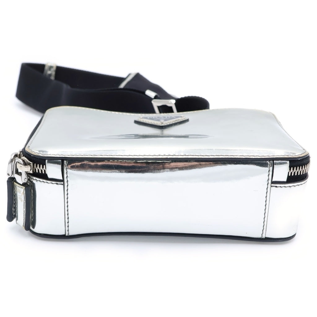 PRADA(プラダ) トライアングルロゴ ブリック ショルダーバッグ シルバー レザー 2VH070 シルバー金具