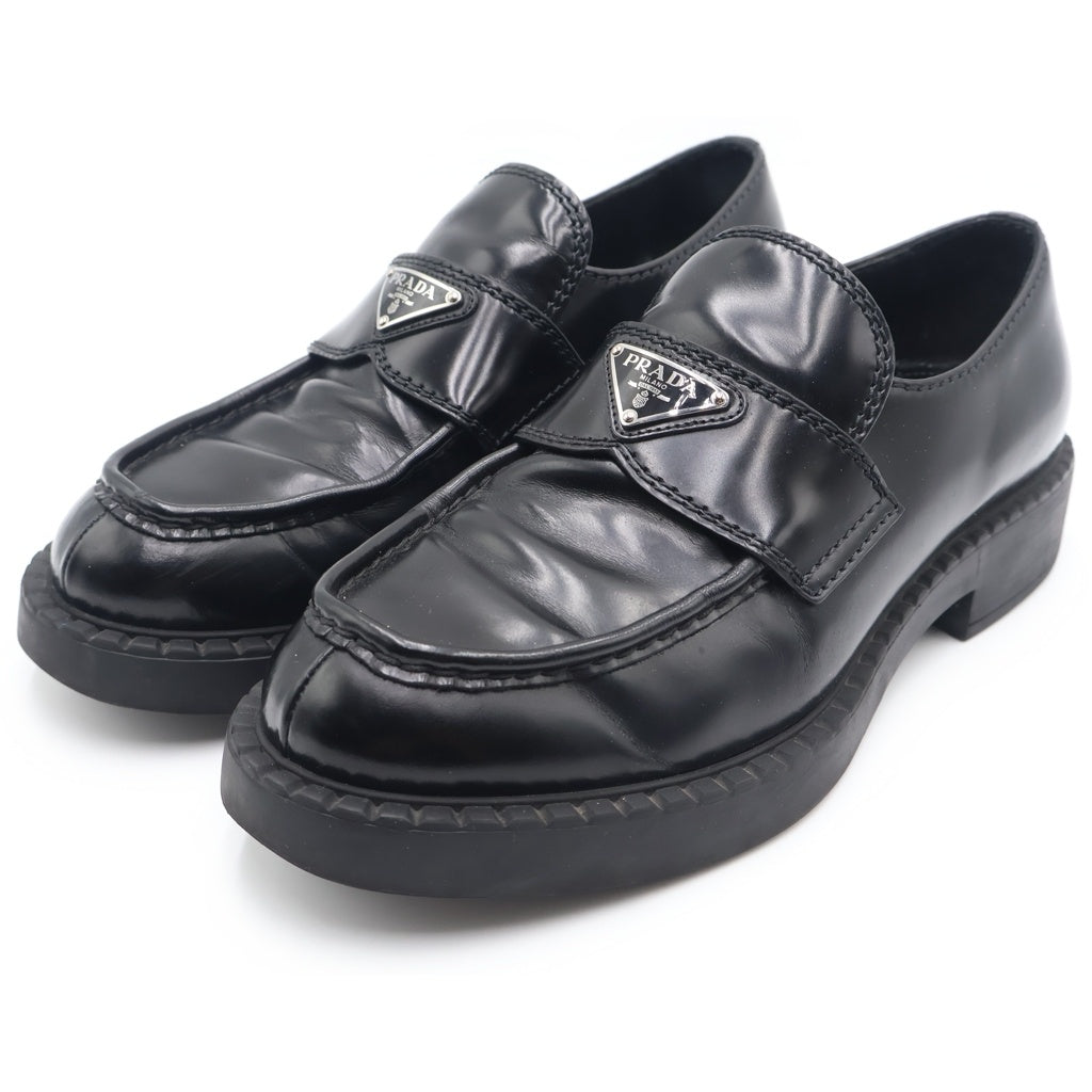 PRADA(プラダ) チョコレート トライアングルロゴプレート ブラッシュドレザー ローファー シューズ ブラック レディース