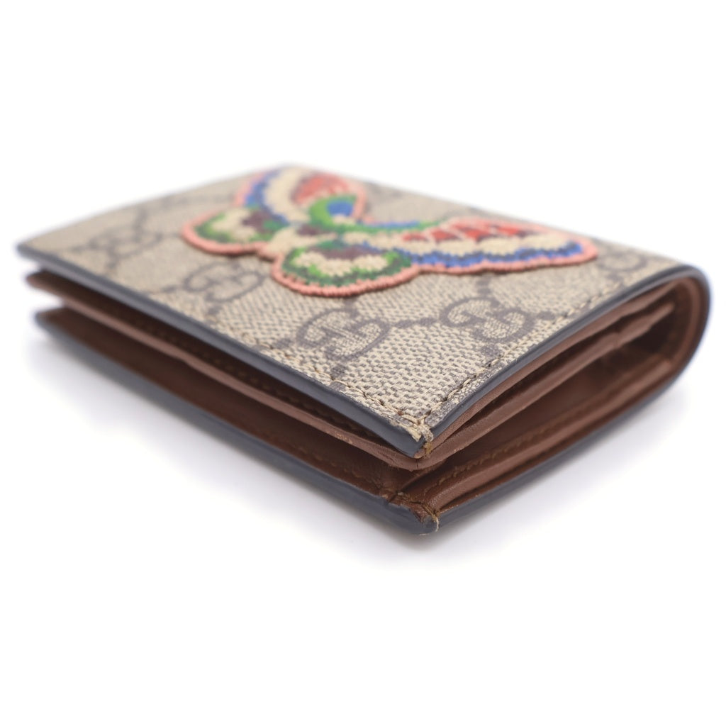 GUCCI(グッチ) GGスプリーム 蝶モチーフ バタフライ刺繍 PVC レザー 二つ折り財布 コンパクトウォレット カードケース 456867 ベージュ