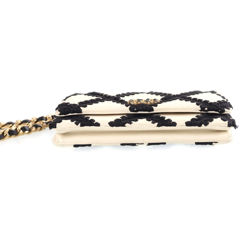 CHANEL(シャネル) シャネル19 チェーンウォレット ショルダーバッグ ホワイト/ブラック クロシェ/カーフスキン ゴールド金具 AP0957