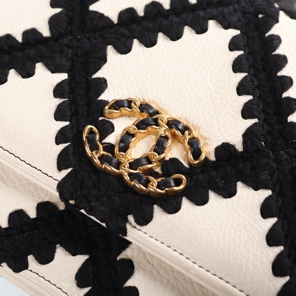 CHANEL(シャネル) シャネル19 チェーンウォレット ショルダーバッグ ホワイト/ブラック クロシェ/カーフスキン ゴールド金具 AP0957