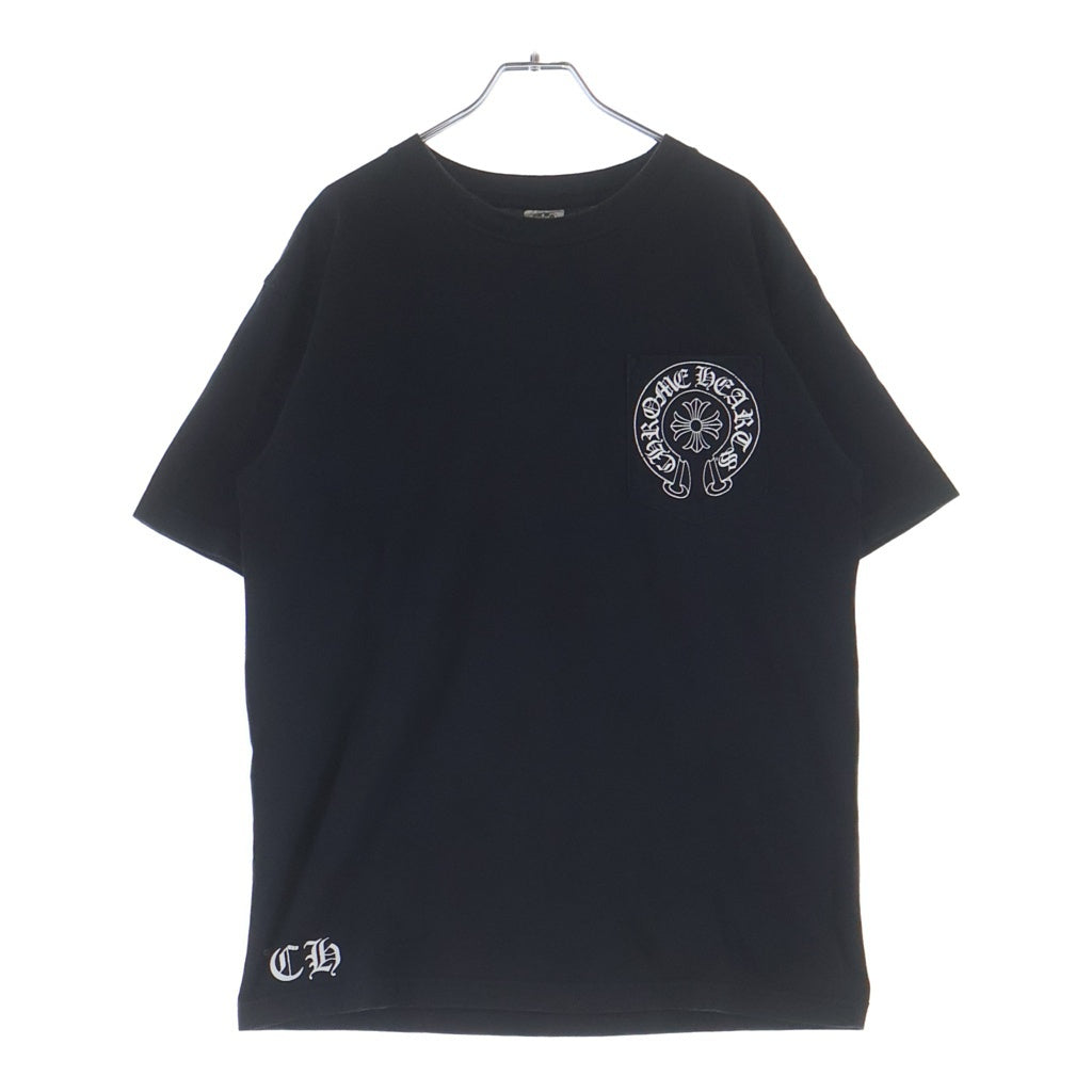 CHROME HEARTS(クロムハーツ) バックスクロールラベルプリント ホースシュー 胸ポケット 半袖Tシャツ カットソー ブラック