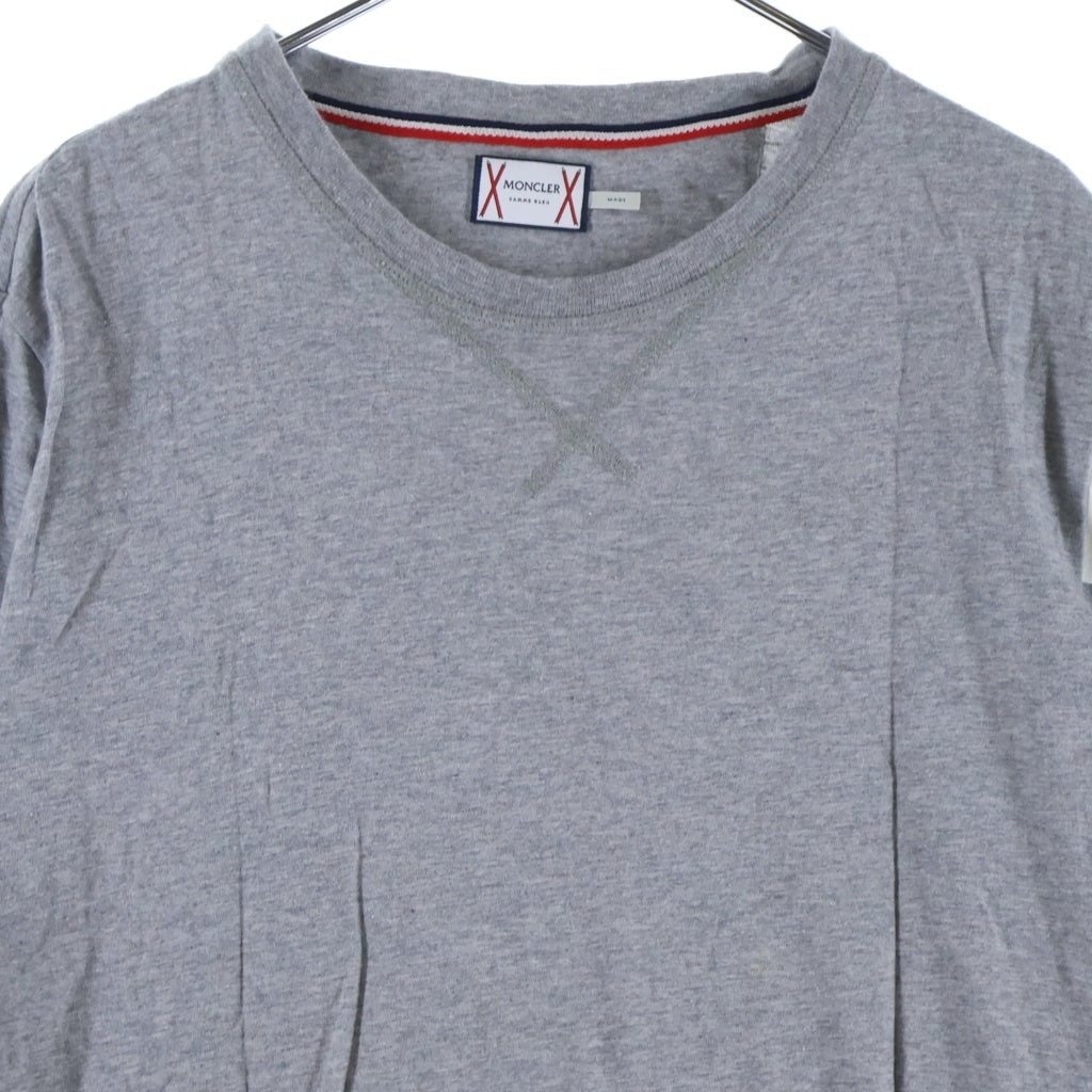 MONCLER GAMME BLEU(モンクレール・ガム・ブルー) 袖ロゴパッチ 半袖Tシャツ カットソー C13918007050 グレー