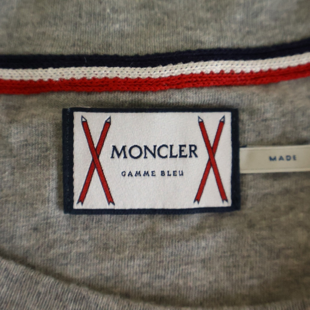 MONCLER GAMME BLEU(モンクレール・ガム・ブルー) 袖ロゴパッチ 半袖Tシャツ カットソー C13918007050 グレー