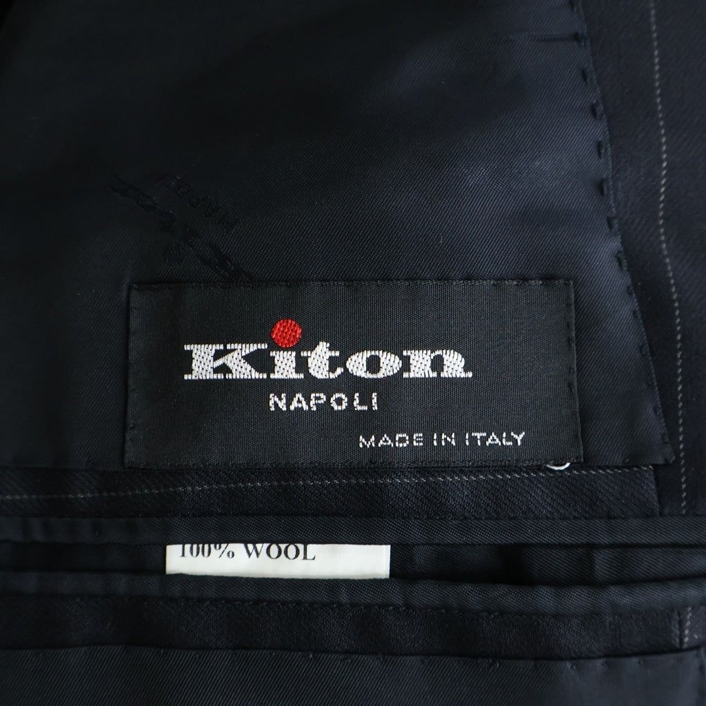 Kiton(キートン) ストライプ ウール サイドベンツ 段返し3B セットアップスーツ ブラック