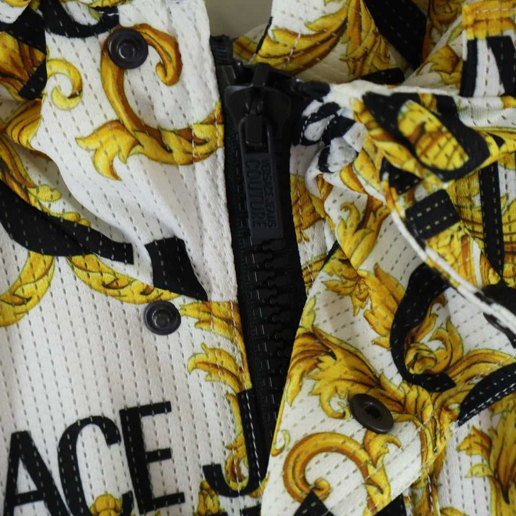 VERSACE JEANS COUTURE(ヴェルサーチジーンズクチュール) バロック フーデットナイロンジャケット メッシュ ゴールド/ホワイト