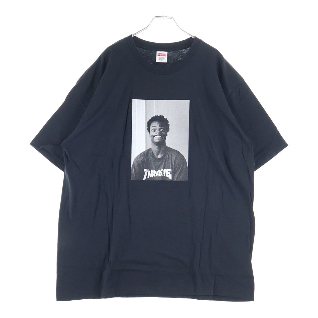 SUPREME(シュプリーム) 24AW ×Thrasher Harold Tee スラッシャー ハロルド フォトプリント 半袖Tシャツ カットソー ブラック