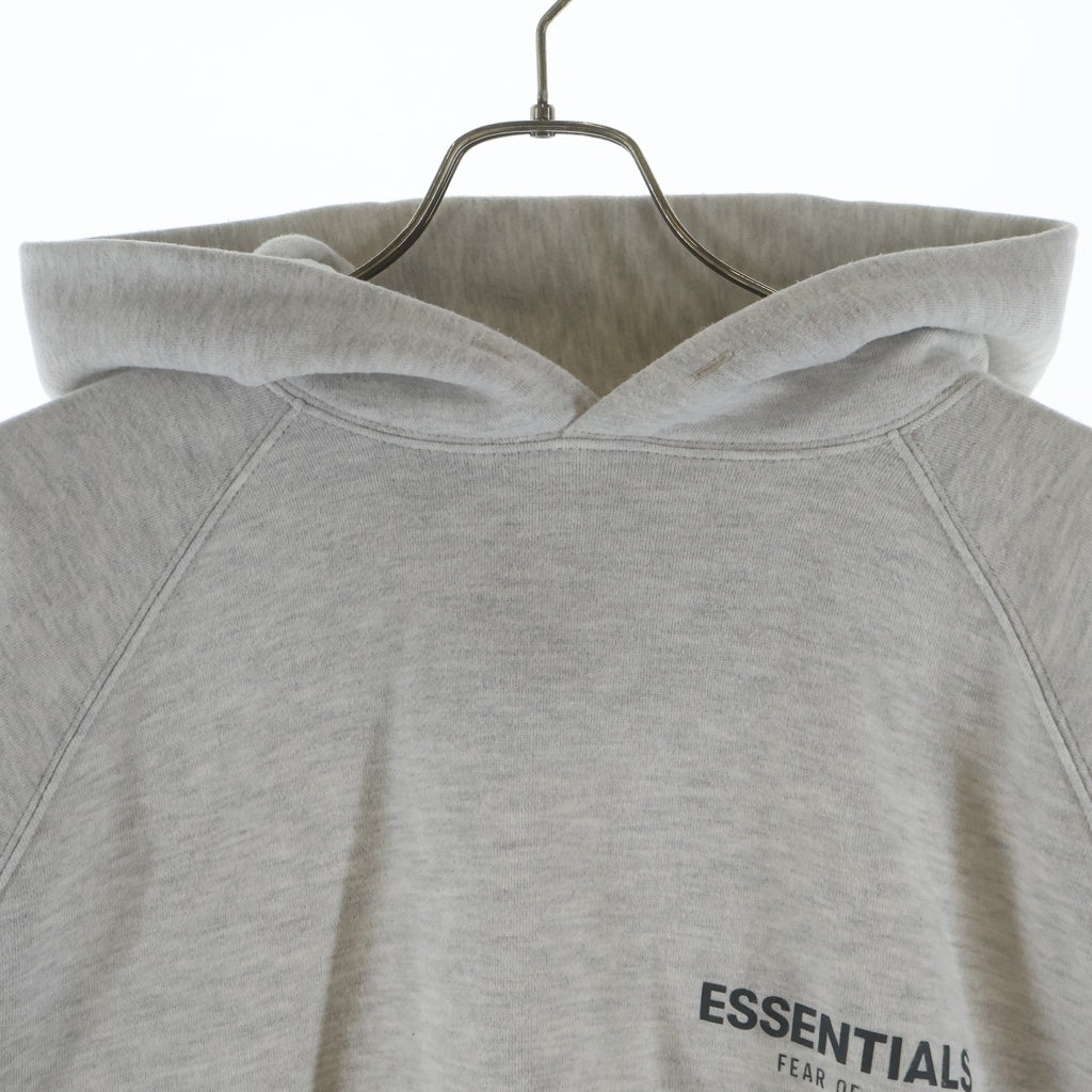 FEAR OF GOD ESSENTIALS(フィアオブゴッド エッセンシャルズ) ワンポイント ブランドロゴ スウェット プルオーバー パーカー グレー