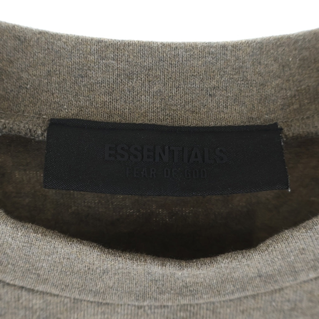 FEAR OF GOD ESSENTIALS(フィアオブゴッド エッセンシャルズ) フロント ラバーロゴ クルーネック 半袖 カットソー Tシャツ ブラウン