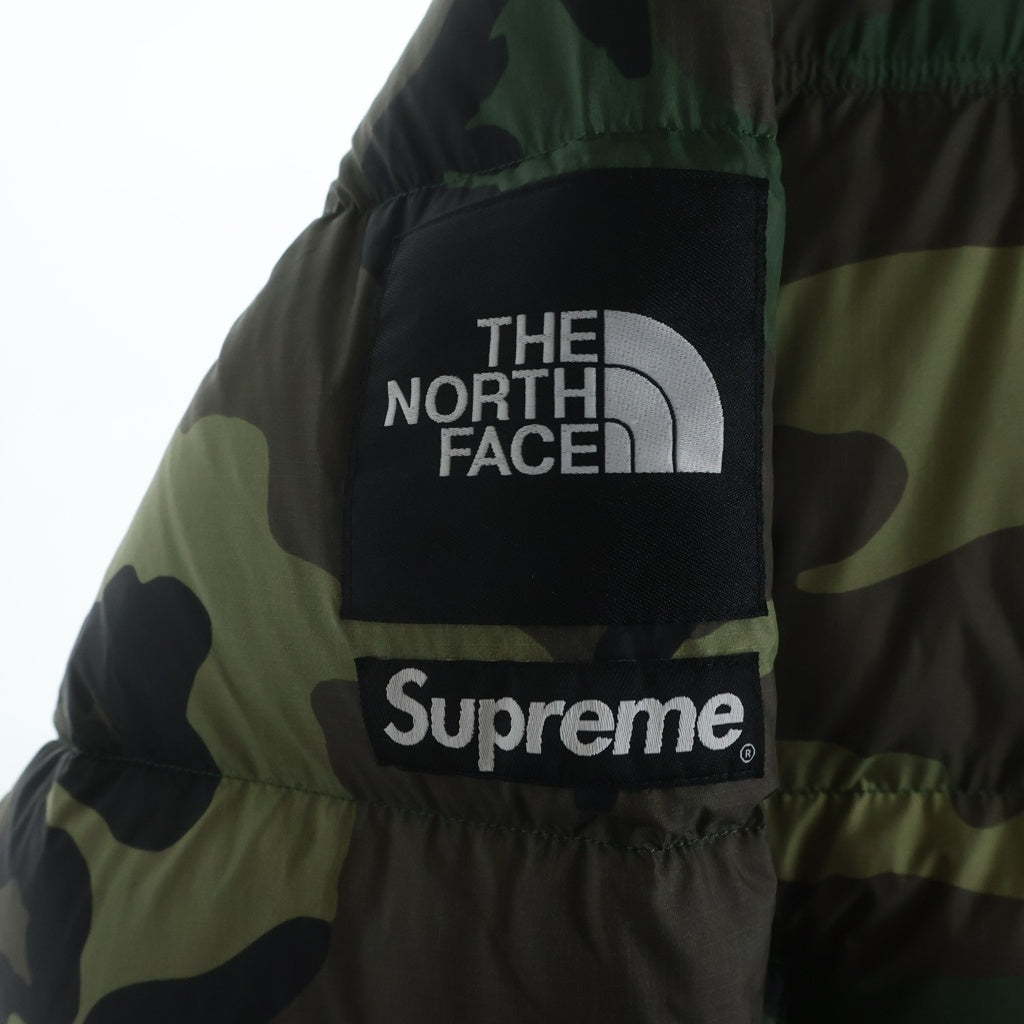 SUPREME(シュプリーム) 24SS × The North Face Split Nuptse Jacket Camo ザノースフェイス スプリットヌプシ ダウンジャケット カモフラ カーキ/レッド ND02400I