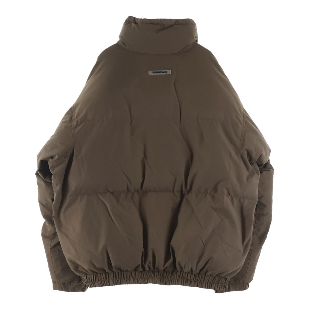 FEAR OF GOD ESSENTIALS(フィアオブゴッド エッセンシャルズ) PUFFER JACKET パファー ジップアップ ダウンジャケット ブラウン