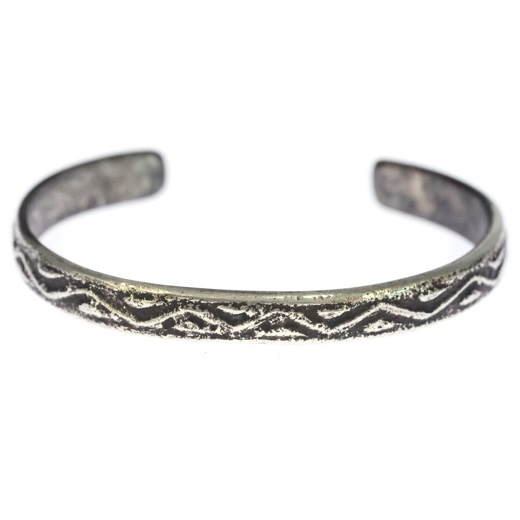 INDIAN JEWELRY(インディアンジュエリー) NAVAJO Ira.T.Custer ナバホ族 アイラ T カスター トゥファキャスト バングル シルバー