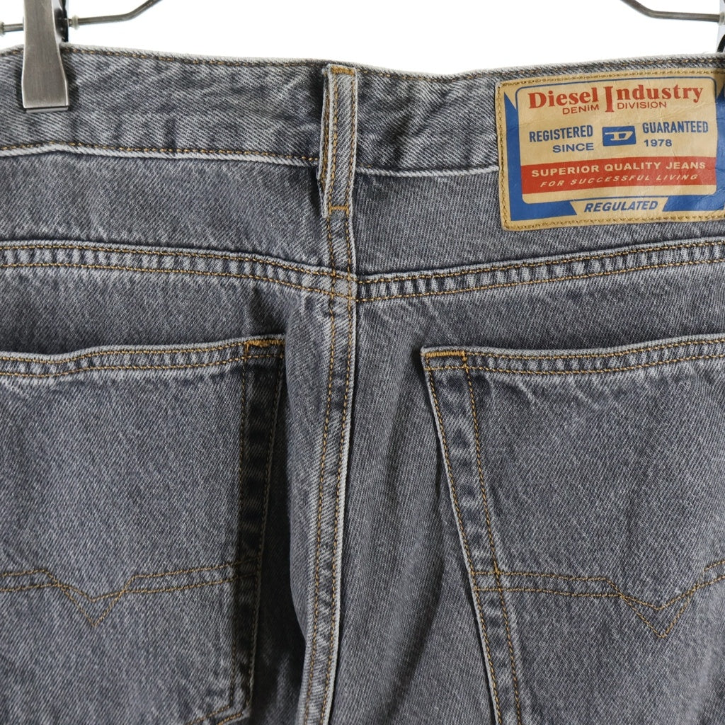 DIESEL(ディーゼル) 23SS Straight Jeans 1955 D-Rekiv サイドラインジップ ストレート デニム パンツ ブラック A05548
