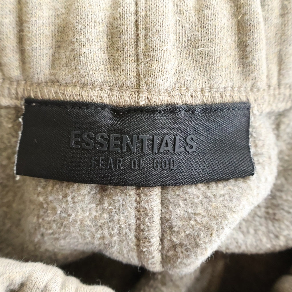 FEAR OF GOD ESSENTIALS(フィアオブゴッド エッセンシャルズ) ラバーロゴ スウェット ハーフパンツ ブラウン