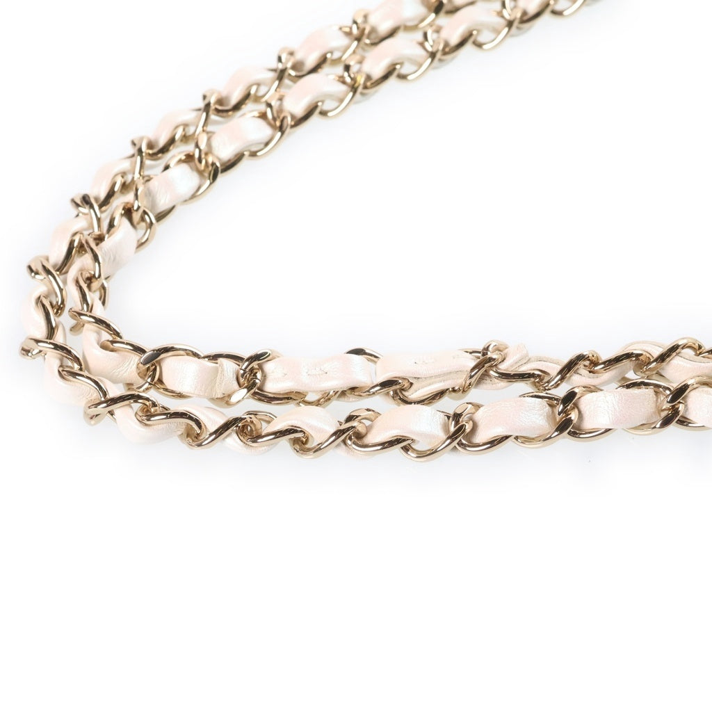 CHANEL(シャネル) マトラッセ25 ダブル フラップ チェーンショルダーバッグ ラムスキン レザー ゴールド金具 メタリックホワイト プレート レディース