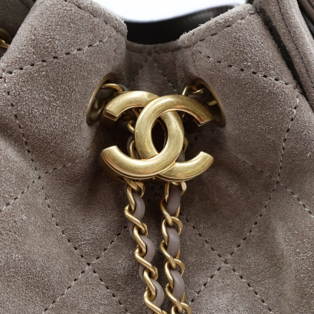 CHANEL(シャネル) シャネル25 スモール チェーンショルダーバッグ スエード レザー ゴールド金具 グレー プレート レディース
